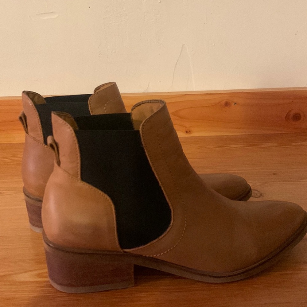 ROOLEE: brown boots. Women’s size 38/7.5